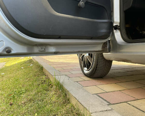 Серый Шкода Фабия, объемом двигателя 1.2 л и пробегом 142 тыс. км за 3900 $, фото 27 на Automoto.ua