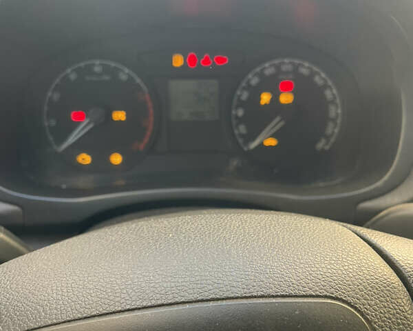 Серый Шкода Фабия, объемом двигателя 1.2 л и пробегом 142 тыс. км за 3900 $, фото 10 на Automoto.ua