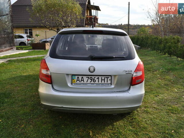Сірий Шкода Фабія, об'ємом двигуна 1.39 л та пробігом 246 тис. км за 4300 $, фото 2 на Automoto.ua