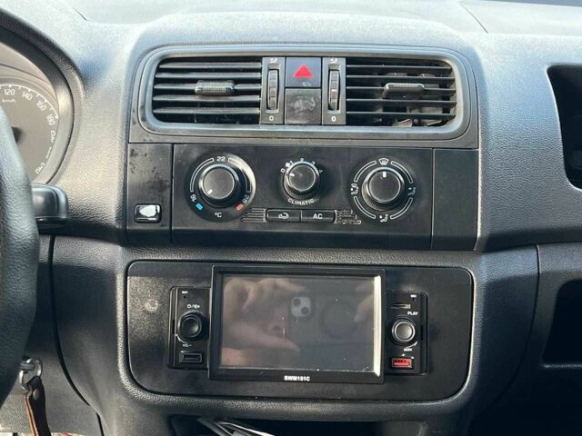 Сірий Шкода Фабія, об'ємом двигуна 1.2 л та пробігом 377 тис. км за 2640 $, фото 4 на Automoto.ua