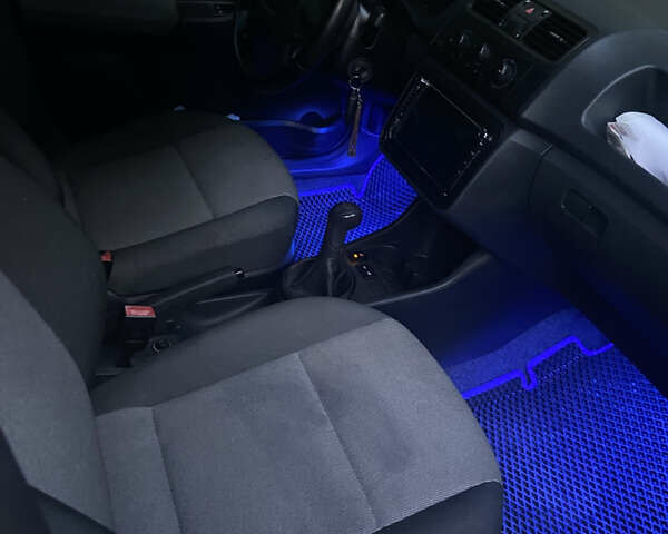 Сірий Шкода Фабія, об'ємом двигуна 1.2 л та пробігом 212 тис. км за 5800 $, фото 16 на Automoto.ua