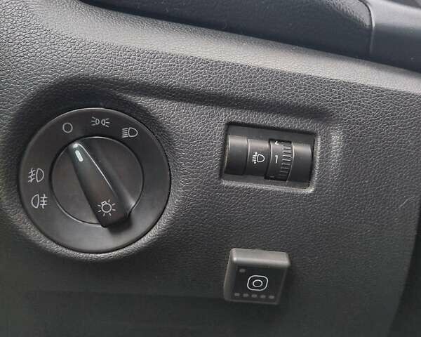 Серый Шкода Фабия, объемом двигателя 1.2 л и пробегом 283 тыс. км за 5000 $, фото 12 на Automoto.ua