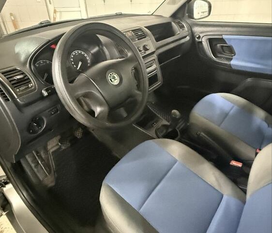 Сірий Шкода Фабія, об'ємом двигуна 0 л та пробігом 146 тис. км за 4950 $, фото 6 на Automoto.ua