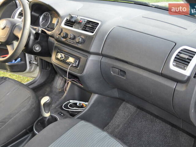 Сірий Шкода Фабія, об'ємом двигуна 1.39 л та пробігом 246 тис. км за 4300 $, фото 6 на Automoto.ua