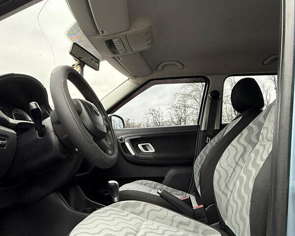 Серый Шкода Фабия, объемом двигателя 1.39 л и пробегом 219 тыс. км за 4400 $, фото 11 на Automoto.ua