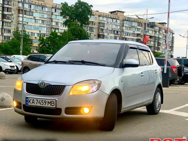 Серый Шкода Фабия, объемом двигателя 1.4 л и пробегом 286 тыс. км за 4400 $, фото 1 на Automoto.ua