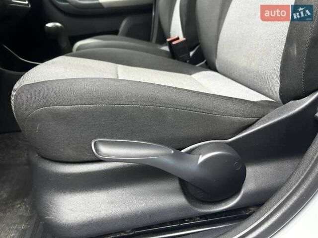 Шкода Фабия 2009 в Черновцах на Automoto.ua Серый Шкода Фабия, объемом двигателя 1.2 л и пробегом 113 тыс. км за 5800 $, фото 7 на Automoto.ua