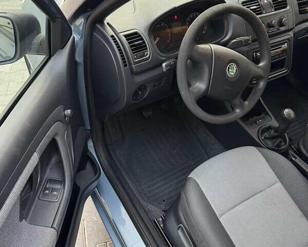 Сірий Шкода Фабія, об'ємом двигуна 1.39 л та пробігом 172 тис. км за 4999 $, фото 20 на Automoto.ua