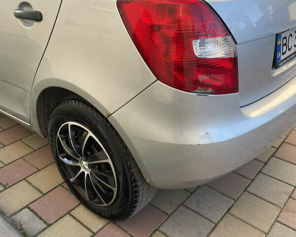 Серый Шкода Фабия, объемом двигателя 1.2 л и пробегом 142 тыс. км за 3900 $, фото 17 на Automoto.ua