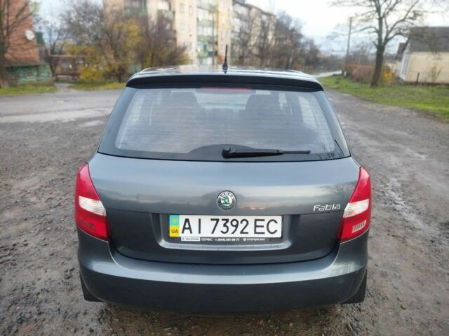 Серый Шкода Фабия, объемом двигателя 1.2 л и пробегом 143 тыс. км за 4500 $, фото 2 на Automoto.ua
