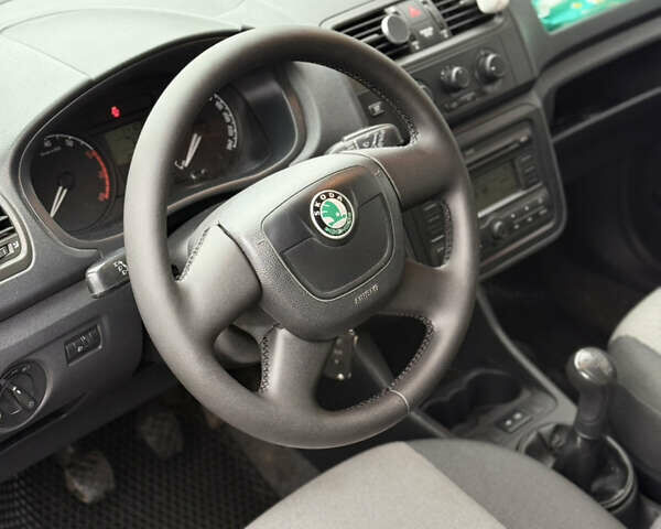 Серый Шкода Фабия, объемом двигателя 1.39 л и пробегом 242 тыс. км за 4850 $, фото 6 на Automoto.ua