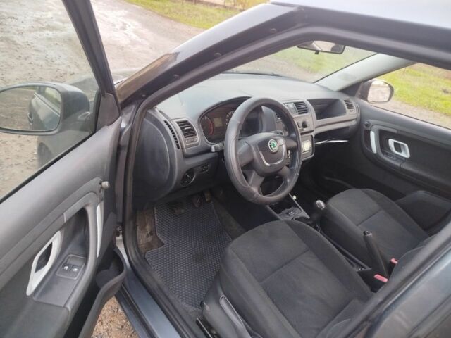 Серый Шкода Фабия, объемом двигателя 1.2 л и пробегом 143 тыс. км за 4500 $, фото 14 на Automoto.ua