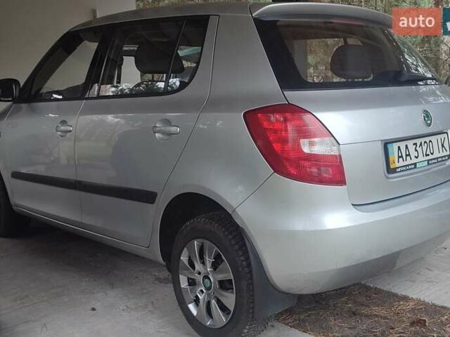 Серый Шкода Фабия, объемом двигателя 1.39 л и пробегом 67 тыс. км за 5500 $, фото 1 на Automoto.ua