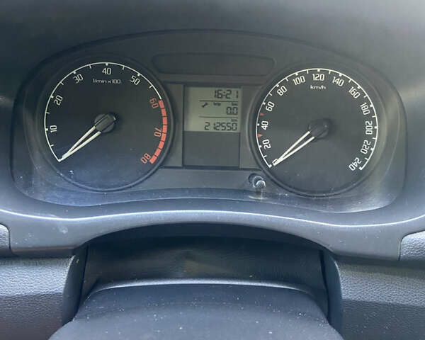 Сірий Шкода Фабія, об'ємом двигуна 1.2 л та пробігом 212 тис. км за 5800 $, фото 12 на Automoto.ua