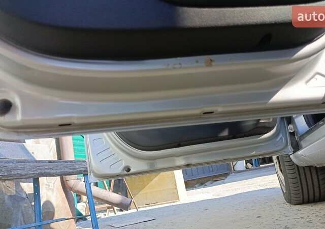 Серый Шкода Фабия, объемом двигателя 1.2 л и пробегом 198 тыс. км за 5500 $, фото 19 на Automoto.ua