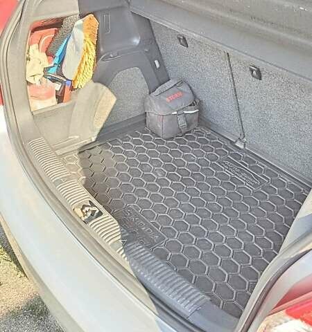 Серый Шкода Фабия, объемом двигателя 1.2 л и пробегом 198 тыс. км за 5500 $, фото 16 на Automoto.ua