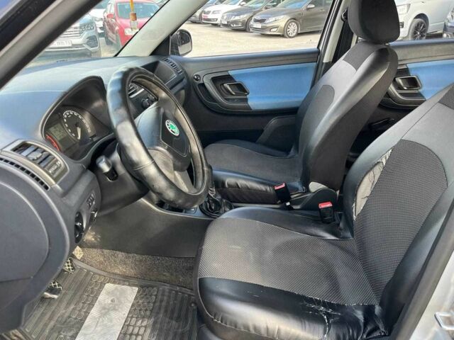 Сірий Шкода Фабія, об'ємом двигуна 1.2 л та пробігом 377 тис. км за 2640 $, фото 8 на Automoto.ua