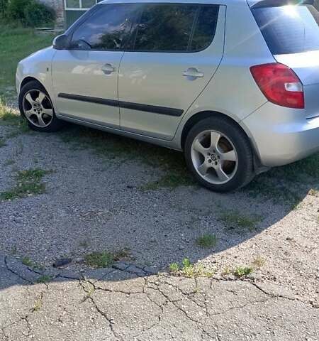 Серый Шкода Фабия, объемом двигателя 1.2 л и пробегом 198 тыс. км за 5500 $, фото 2 на Automoto.ua