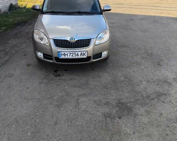 Серый Шкода Фабия, объемом двигателя 1.6 л и пробегом 191 тыс. км за 6300 $, фото 1 на Automoto.ua