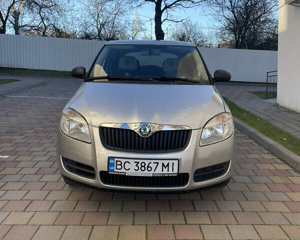 Серый Шкода Фабия, объемом двигателя 1.2 л и пробегом 142 тыс. км за 3900 $, фото 1 на Automoto.ua