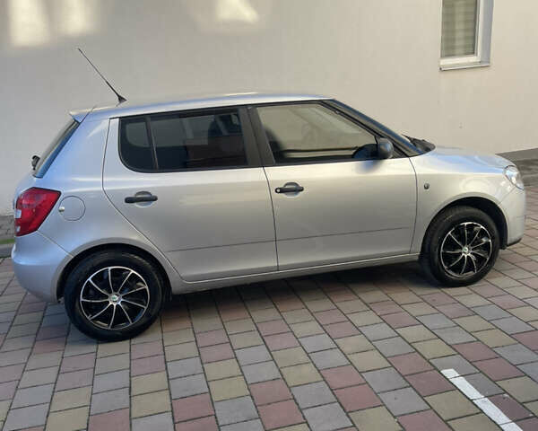 Серый Шкода Фабия, объемом двигателя 1.2 л и пробегом 142 тыс. км за 3900 $, фото 3 на Automoto.ua