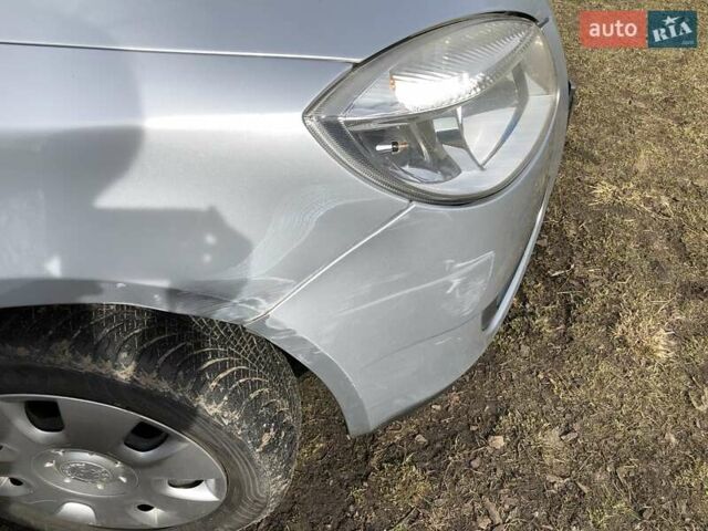 Серый Шкода Фабия, объемом двигателя 1.2 л и пробегом 184 тыс. км за 4400 $, фото 1 на Automoto.ua