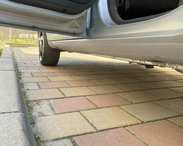 Серый Шкода Фабия, объемом двигателя 1.2 л и пробегом 142 тыс. км за 3900 $, фото 26 на Automoto.ua