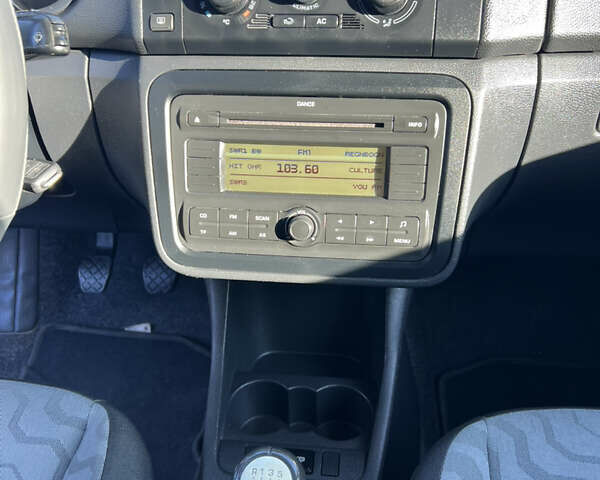 Сірий Шкода Фабія, об'ємом двигуна 1.4 л та пробігом 198 тис. км за 5390 $, фото 42 на Automoto.ua