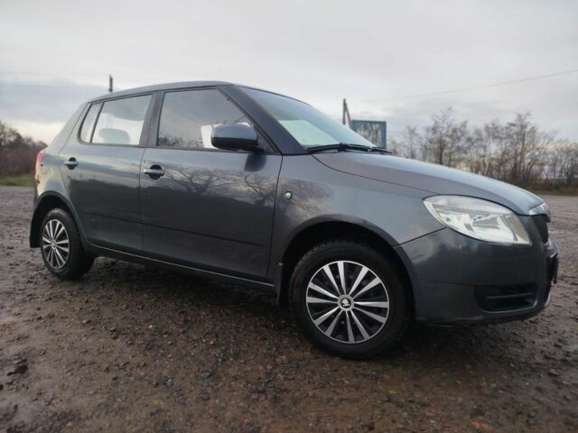 Серый Шкода Фабия, объемом двигателя 1.2 л и пробегом 143 тыс. км за 4500 $, фото 1 на Automoto.ua