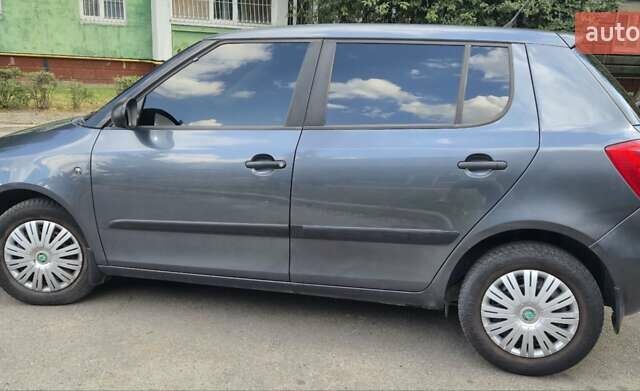 Сірий Шкода Фабія, об'ємом двигуна 1.42 л та пробігом 258 тис. км за 5000 $, фото 3 на Automoto.ua