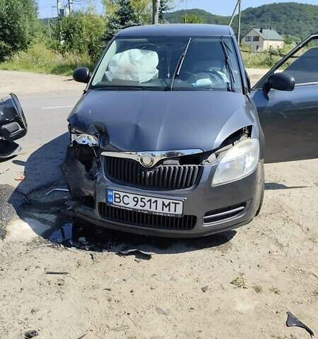 Сірий Шкода Фабія, об'ємом двигуна 1.39 л та пробігом 220 тис. км за 1900 $, фото 2 на Automoto.ua