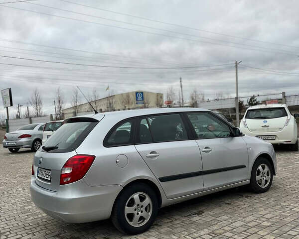 Сірий Шкода Фабія, об'ємом двигуна 1.39 л та пробігом 187 тис. км за 4100 $, фото 4 на Automoto.ua