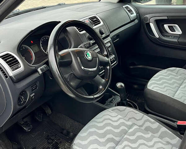 Сірий Шкода Фабія, об'ємом двигуна 1.39 л та пробігом 187 тис. км за 4100 $, фото 7 на Automoto.ua