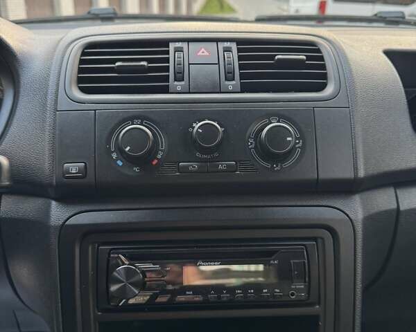 Сірий Шкода Фабія, об'ємом двигуна 1.39 л та пробігом 172 тис. км за 4999 $, фото 21 на Automoto.ua