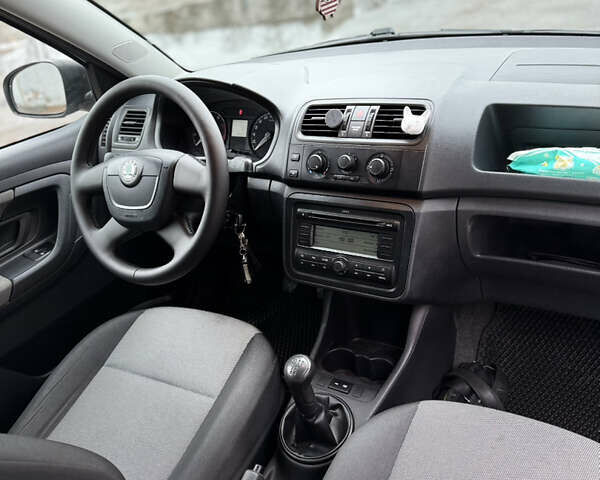 Серый Шкода Фабия, объемом двигателя 1.39 л и пробегом 242 тыс. км за 4850 $, фото 7 на Automoto.ua