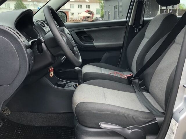 Серый Шкода Фабия, объемом двигателя 1.2 л и пробегом 209 тыс. км за 4799 $, фото 4 на Automoto.ua