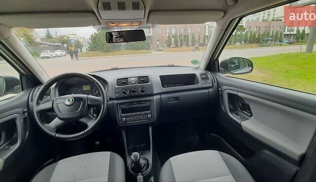 Сірий Шкода Фабія, об'ємом двигуна 1.2 л та пробігом 270 тис. км за 3700 $, фото 11 на Automoto.ua