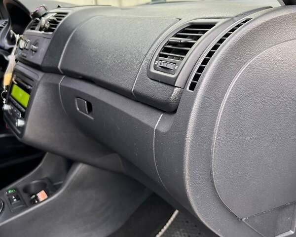 Сірий Шкода Фабія, об'ємом двигуна 1.2 л та пробігом 184 тис. км за 4999 $, фото 27 на Automoto.ua