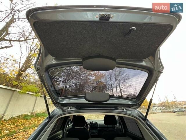 Сірий Шкода Фабія, об'ємом двигуна 1.2 л та пробігом 184 тис. км за 4999 $, фото 41 на Automoto.ua