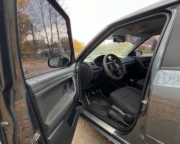 Сірий Шкода Фабія, об'ємом двигуна 1.2 л та пробігом 184 тис. км за 4999 $, фото 33 на Automoto.ua