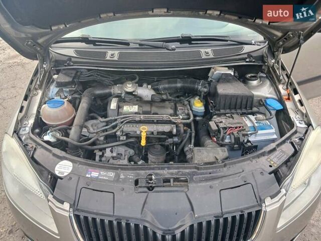 Сірий Шкода Фабія, об'ємом двигуна 1.42 л та пробігом 235 тис. км за 5700 $, фото 12 на Automoto.ua