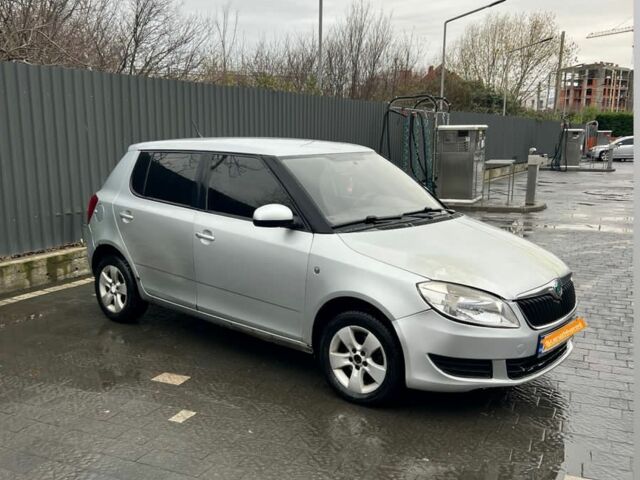 Сірий Шкода Фабія, об'ємом двигуна 1.4 л та пробігом 400 тис. км за 3500 $, фото 3 на Automoto.ua