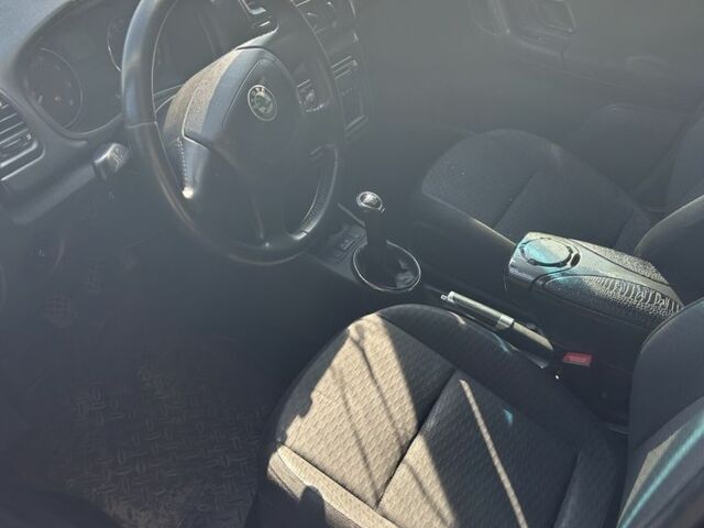 Серый Шкода Фабия, объемом двигателя 1.4 л и пробегом 162 тыс. км за 2500 $, фото 1 на Automoto.ua