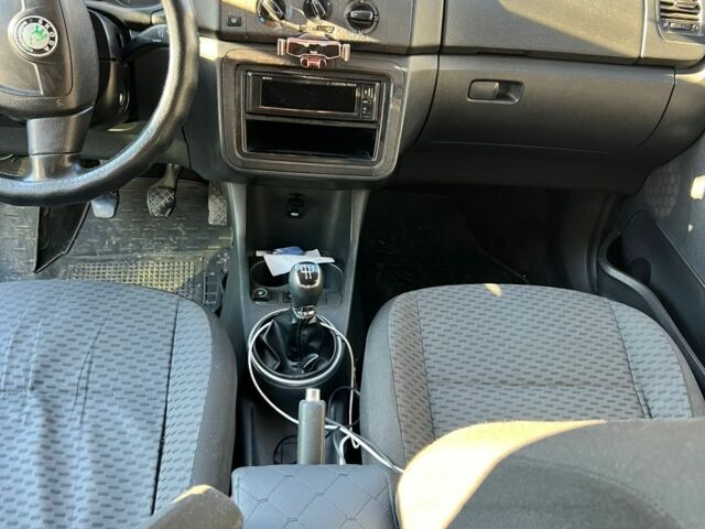 Сірий Шкода Фабія, об'ємом двигуна 1.4 л та пробігом 400 тис. км за 3500 $, фото 6 на Automoto.ua