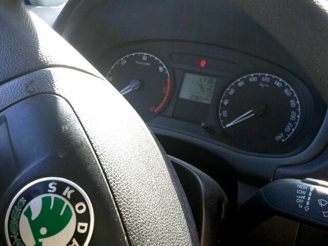 Шкода Фабия 2010 в Пятихатках на Automoto.ua Серый Шкода Фабия, объемом двигателя 1.4 л и пробегом 236 тыс. км за 5250 $, фото 8 на Automoto.ua