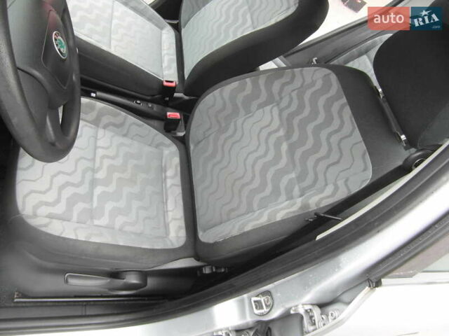 Серый Шкода Фабия, объемом двигателя 1.2 л и пробегом 141 тыс. км за 5900 $, фото 6 на Automoto.ua