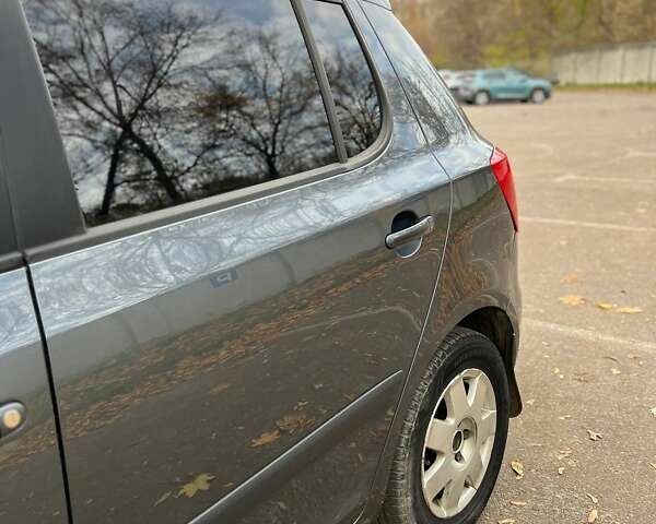 Сірий Шкода Фабія, об'ємом двигуна 1.2 л та пробігом 184 тис. км за 4999 $, фото 6 на Automoto.ua