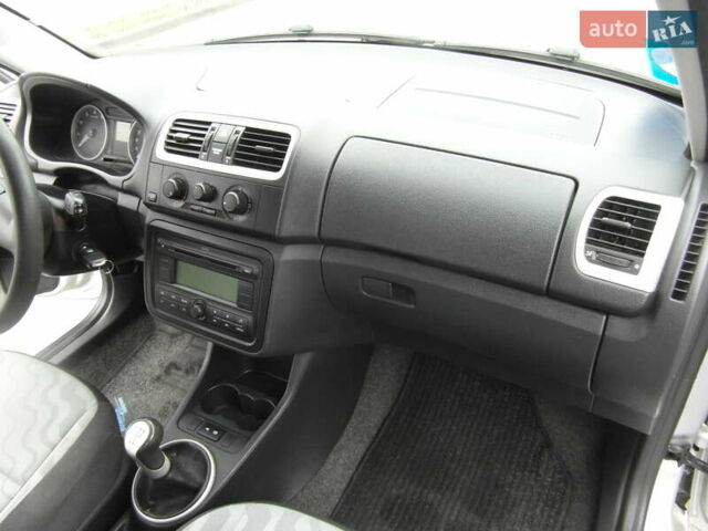 Серый Шкода Фабия, объемом двигателя 1.2 л и пробегом 141 тыс. км за 5900 $, фото 10 на Automoto.ua