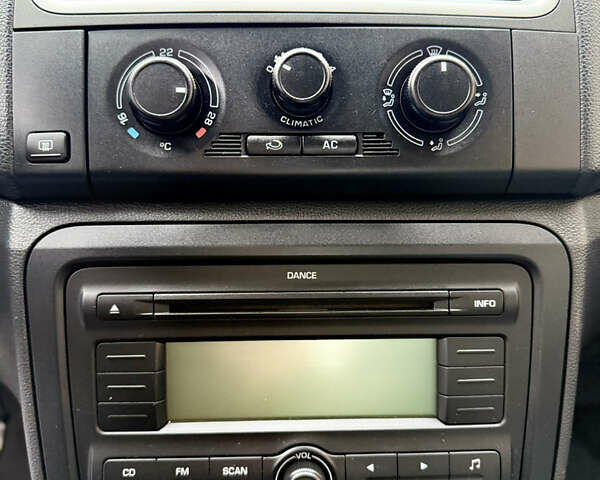 Серый Шкода Фабия, объемом двигателя 1.2 л и пробегом 152 тыс. км за 4500 $, фото 18 на Automoto.ua