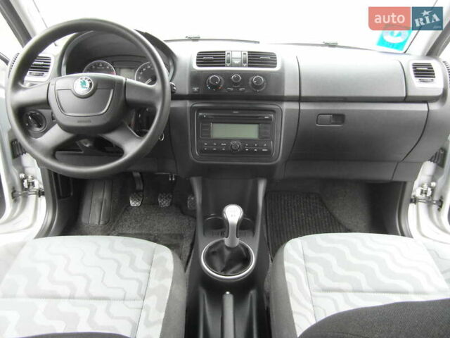Серый Шкода Фабия, объемом двигателя 1.2 л и пробегом 141 тыс. км за 5900 $, фото 12 на Automoto.ua